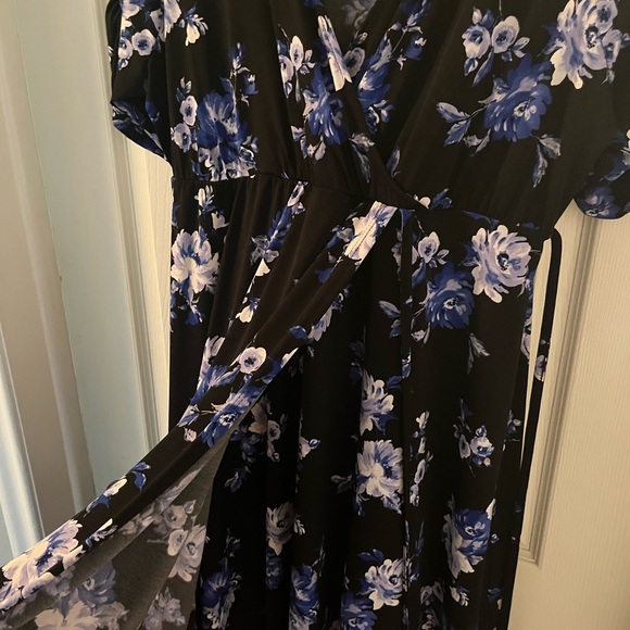 Torrid size 1 blue floral wrap dress - Picture 8 of 11